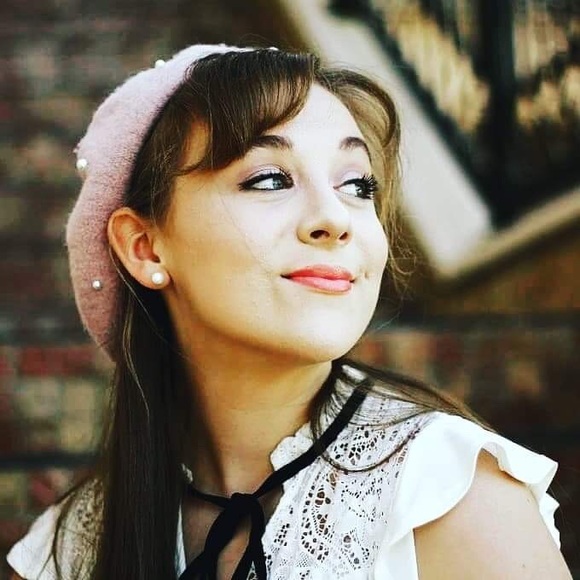 Meet your Posher, Elizabeth - Picture 6 of 6